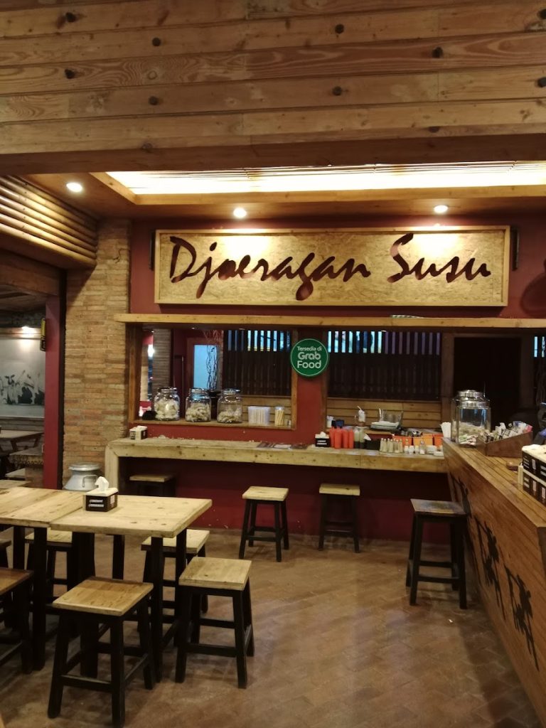 Djoeragan Susu Jalan Bantul Jogja: Tempat Minum Susu Segar dengan Cita Rasa Kreatif dan Suasana Nyaman Djoeragan Susu Jalan Bantul Jogja: Tempat Minum Susu Segar dengan Cita Rasa Kreatif dan Suasana Nyaman