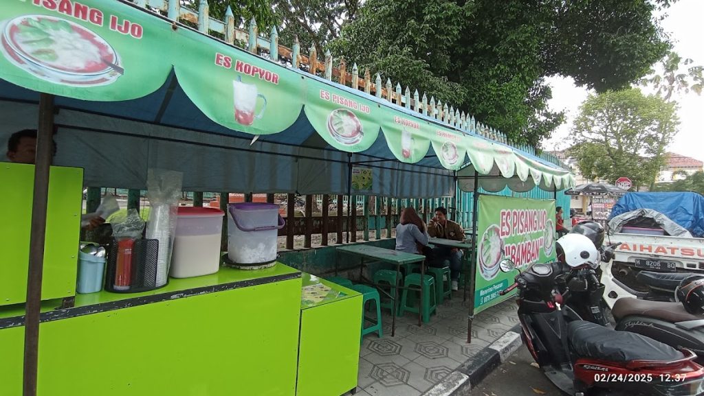 Ulasan dari para pengunjung menggambarkan kesan yang sangat positif terhadap kedai Es Pisang Ijo Bamban Mandala. Ulasan dari para pengunjung menggambarkan kesan yang sangat positif terhadap kedai Es Pisang Ijo Bamban Mandala.