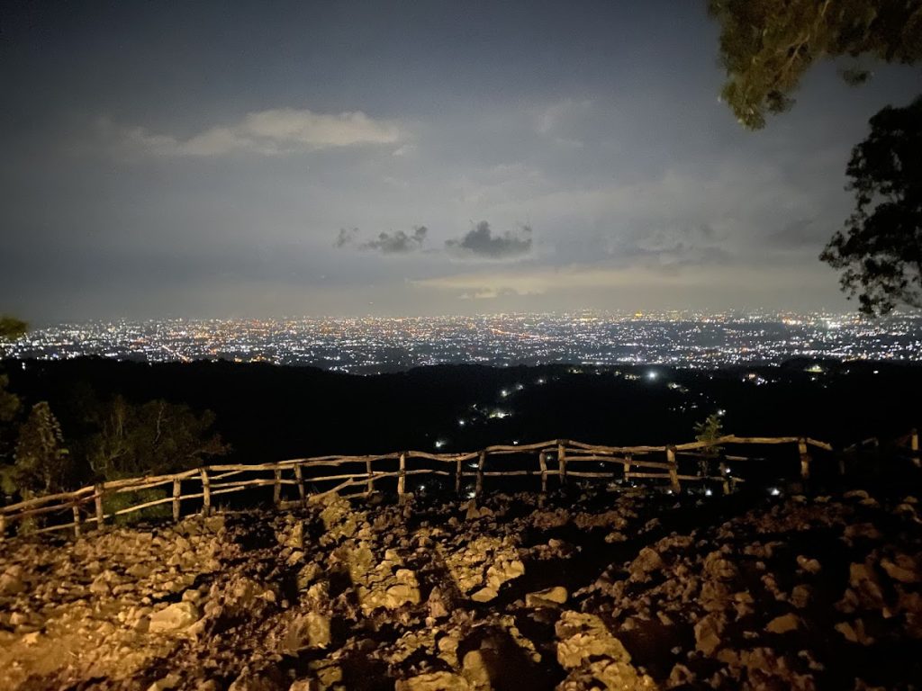 Suasana malam hari di Hutan Pinus Pengger Suasana malam hari di Hutan Pinus Pengger