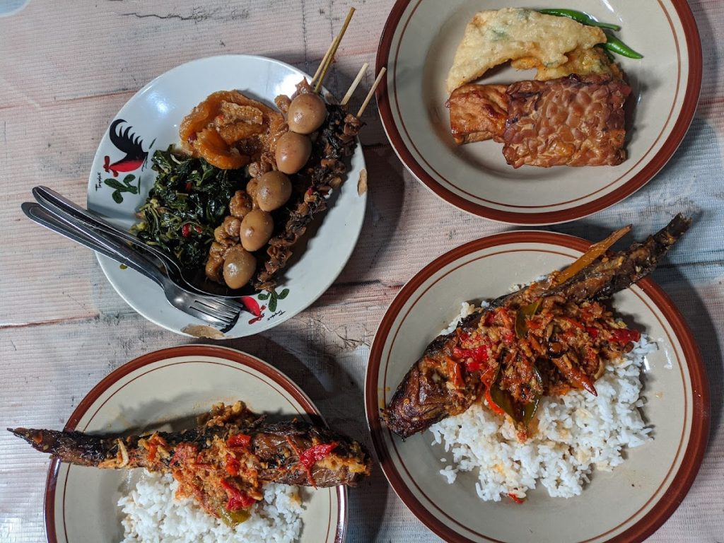 Mangut Lele Mbah Marto: Kuliner Legendaris Jogja yang Bertahan Sejak 1969 Mangut Lele Mbah Marto: Kuliner Legendaris Jogja yang Bertahan Sejak 1969