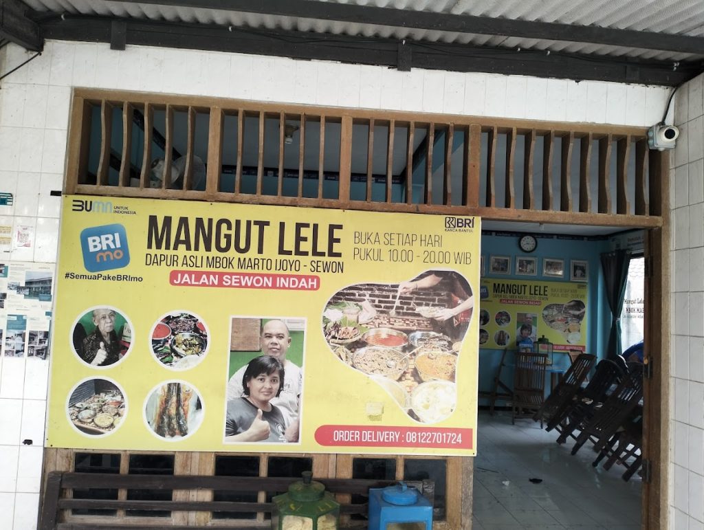Lokasi Mangut Lele Mbah Marto cukup tersembunyi, tepatnya di Dusun Ngireng-ireng, Saraban, Panggungharjo, Sewon, Bantul. Lokasi Mangut Lele Mbah Marto cukup tersembunyi, tepatnya di Dusun Ngireng-ireng, Saraban, Panggungharjo, Sewon, Bantul.