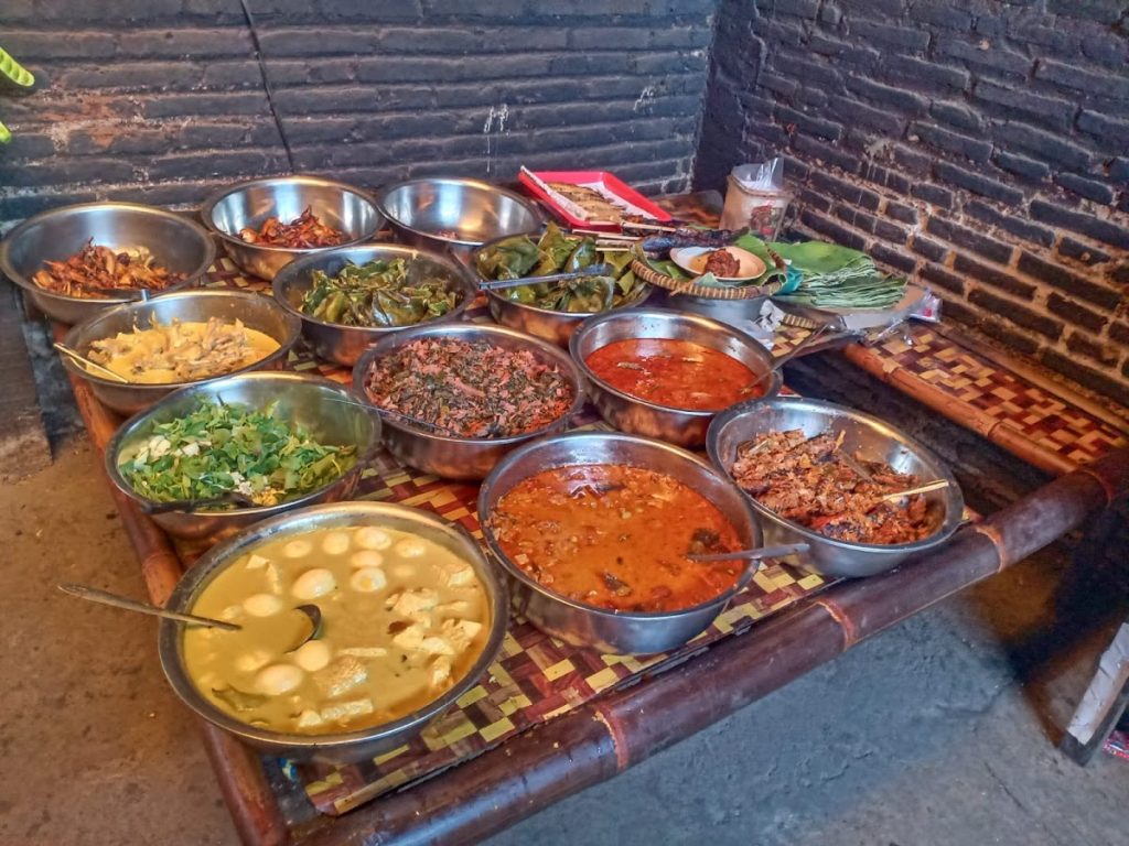 Harga makanan di Mangut Lele Mbah Marto tergolong ramah di kantong. Harga makanan di Mangut Lele Mbah Marto tergolong ramah di kantong.