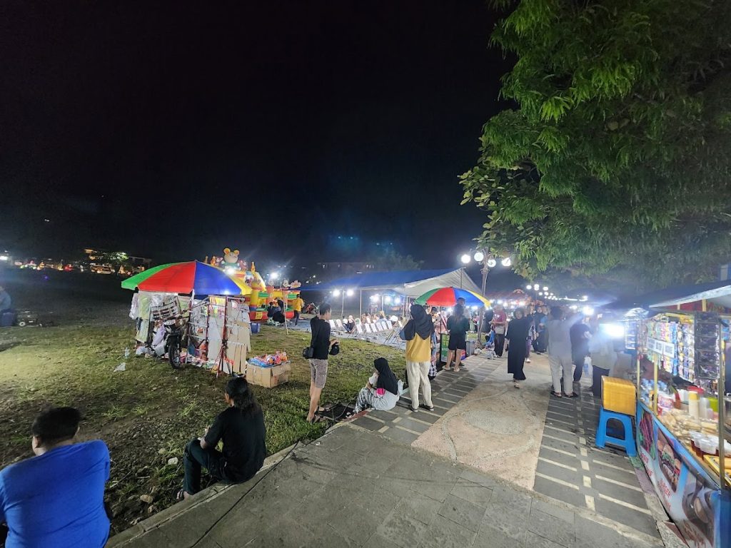 Menelusuri Pesona Km 0 Wonosari dan Alun-Alun Kota yang Menjadi Pusat Kehidupan Masyarakat Gunungkidul Menelusuri Pesona Km 0 Wonosari dan Alun-Alun Kota yang Menjadi Pusat Kehidupan Masyarakat Gunungkidul