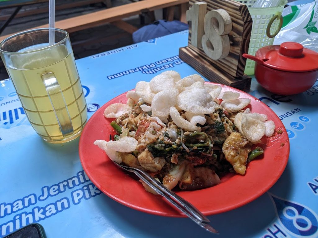 Menu Unggulan Warung Legendaris Teteg Lempuyangan Yogyakarta: Lotek dan Gado-Gado dengan Porsi Seabreg Menu Unggulan Warung Legendaris Teteg Lempuyangan Yogyakarta: Lotek dan Gado-Gado dengan Porsi Seabreg