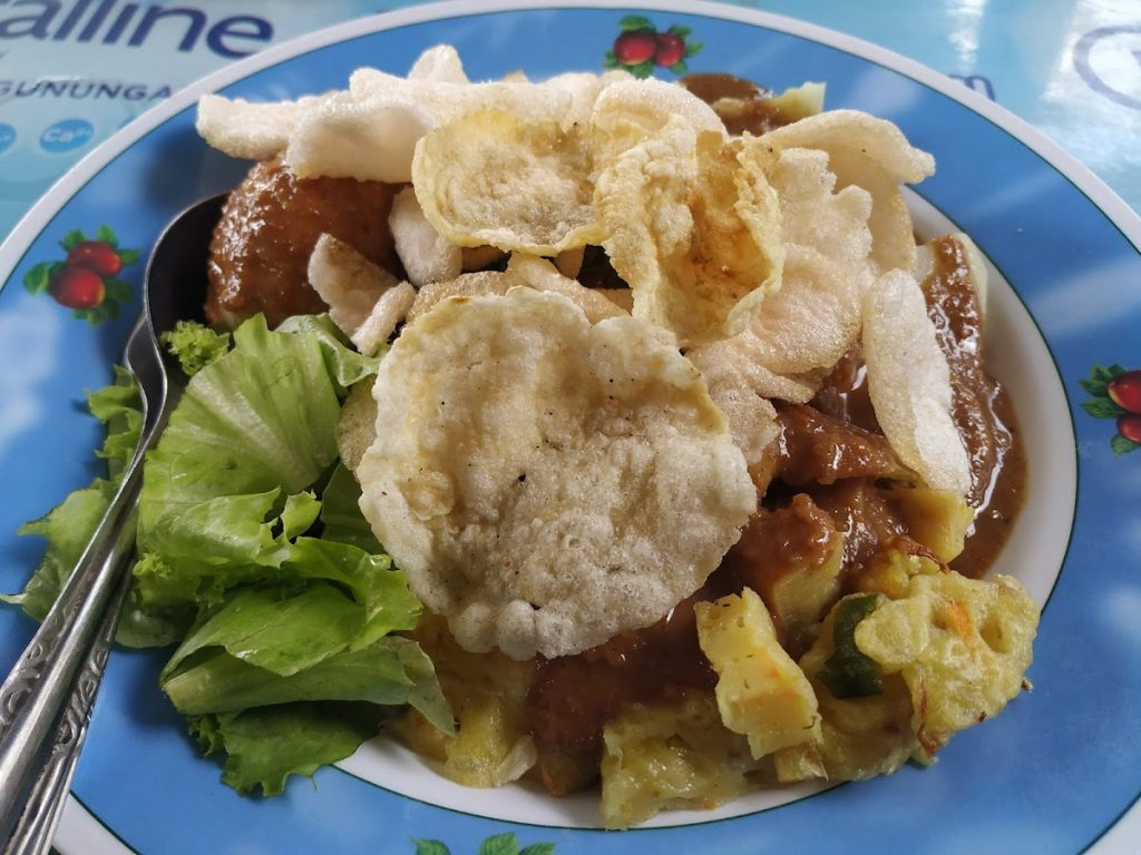 Menikmati Lezatnya Lotek dan Gado-Gado di Warung Legendaris Teteg Lempuyangan Yogyakarta Menikmati Lezatnya Lotek dan Gado-Gado di Warung Legendaris Teteg Lempuyangan Yogyakarta