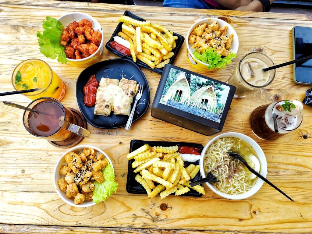 Ragam Menu Kopi dan Camilan Khas Lokal di Kedai Kopi Suroloyo Ragam Menu Kopi dan Camilan Khas Lokal di Kedai Kopi Suroloyo