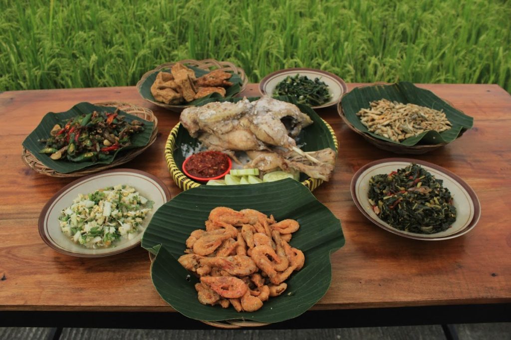 Sejarah dan Latar Belakang Warung Ingkung Mbah Cempluk Sejarah dan Latar Belakang Warung Ingkung Mbah Cempluk