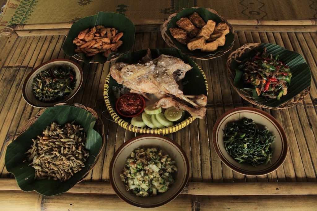 Mengenal Lebih Dalam Tentang Ayam Ingkung Mengenal Lebih Dalam Tentang Ayam Ingkung