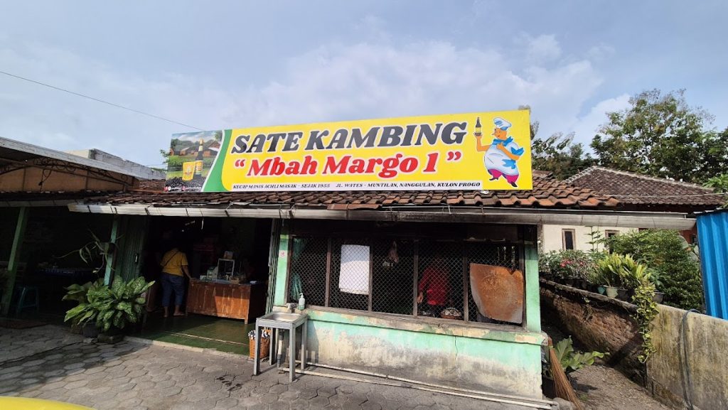 Warung Sate Kambing Mbah Margo berlokasi di kawasan Nanggulan, Kulon Progo—area yang dikenal sebagai destinasi kuliner legendaris. Warung Sate Kambing Mbah Margo berlokasi di kawasan Nanggulan, Kulon Progo—area yang dikenal sebagai destinasi kuliner legendaris.