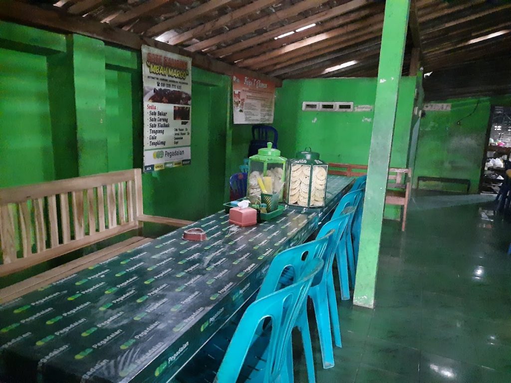 Kebersihan warung Sate Kambing Mbah Margo pun cukup terjaga. Meja, kursi, dan peralatan makan dibersihkan secara berkala sehingga pelanggan merasa nyaman. Kebersihan warung Sate Kambing Mbah Margo pun cukup terjaga. Meja, kursi, dan peralatan makan dibersihkan secara berkala sehingga pelanggan merasa nyaman.