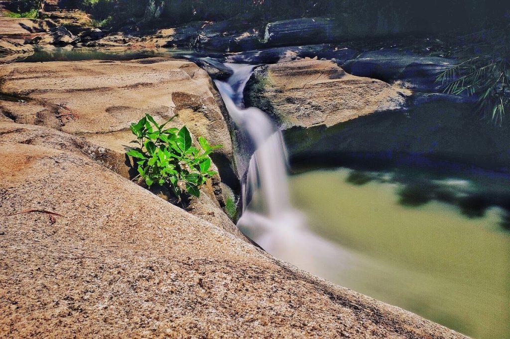 Air Terjun Luweng Sampang: Pesona Eksotis Tersembunyi di Gunungkidul