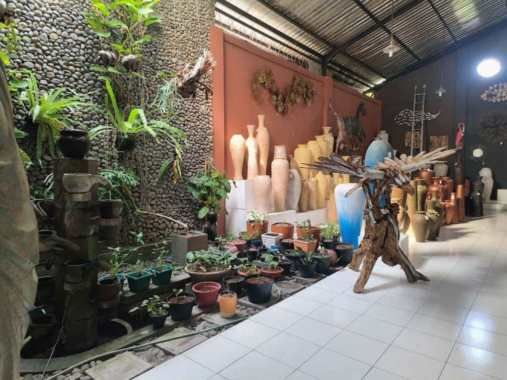 Desa Wisata Kasongan: Sentra Gerabah Legendaris di Bantul, Yogyakarta Desa Wisata Kasongan: Sentra Gerabah Legendaris di Bantul, Yogyakarta