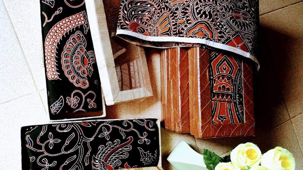 Kampung Batik Giriloyo: Pusat Batik Tulis Tradisional di Yogyakarta Kampung Batik Giriloyo: Pusat Batik Tulis Tradisional di Yogyakarta