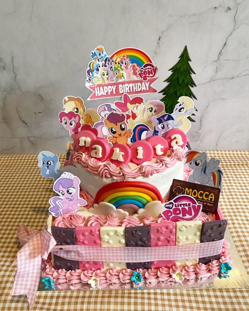 Mocca Toko Roti juga rutin menghadirkan edisi kue tematik sesuai dengan perayaan tertentu, seperti Natal, Tahun Baru, Imlek, Paskah, atau Hari Raya Idul Fitri. Mocca Toko Roti juga rutin menghadirkan edisi kue tematik sesuai dengan perayaan tertentu, seperti Natal, Tahun Baru, Imlek, Paskah, atau Hari Raya Idul Fitri.