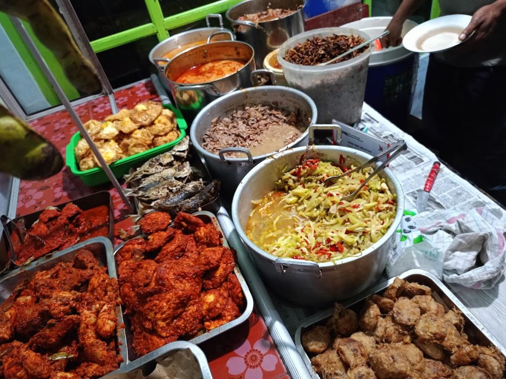 Selain Nasi Campur Demangan, sebagian pelanggan menyebutnya dengan nama lain seperti Nasi Campur Gejayan, Nasi Campur Sambal Teri, Nasi Campur Pak Wal, Nasi Campur Mbah Dul, hingga julukan unik “Mc. Dul” sebagai plesetan jenaka dari nama pendirinya. Selain Nasi Campur Demangan, sebagian pelanggan menyebutnya dengan nama lain seperti Nasi Campur Gejayan, Nasi Campur Sambal Teri, Nasi Campur Pak Wal, Nasi Campur Mbah Dul, hingga julukan unik “Mc. Dul” sebagai plesetan jenaka dari nama pendirinya.