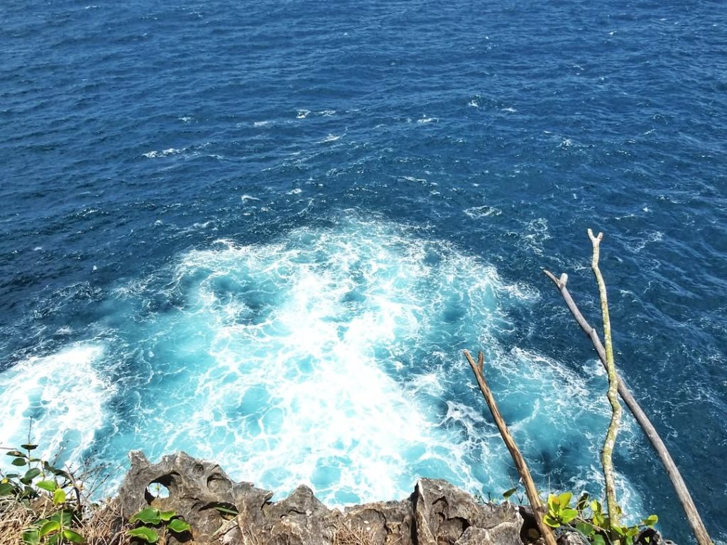 Pantai Dluwok Gunungkidul: Pesona Pantai Kecil yang Memukau di Balik Tebing Karang Pantai Dluwok Gunungkidul: Pesona Pantai Kecil yang Memukau di Balik Tebing Karang