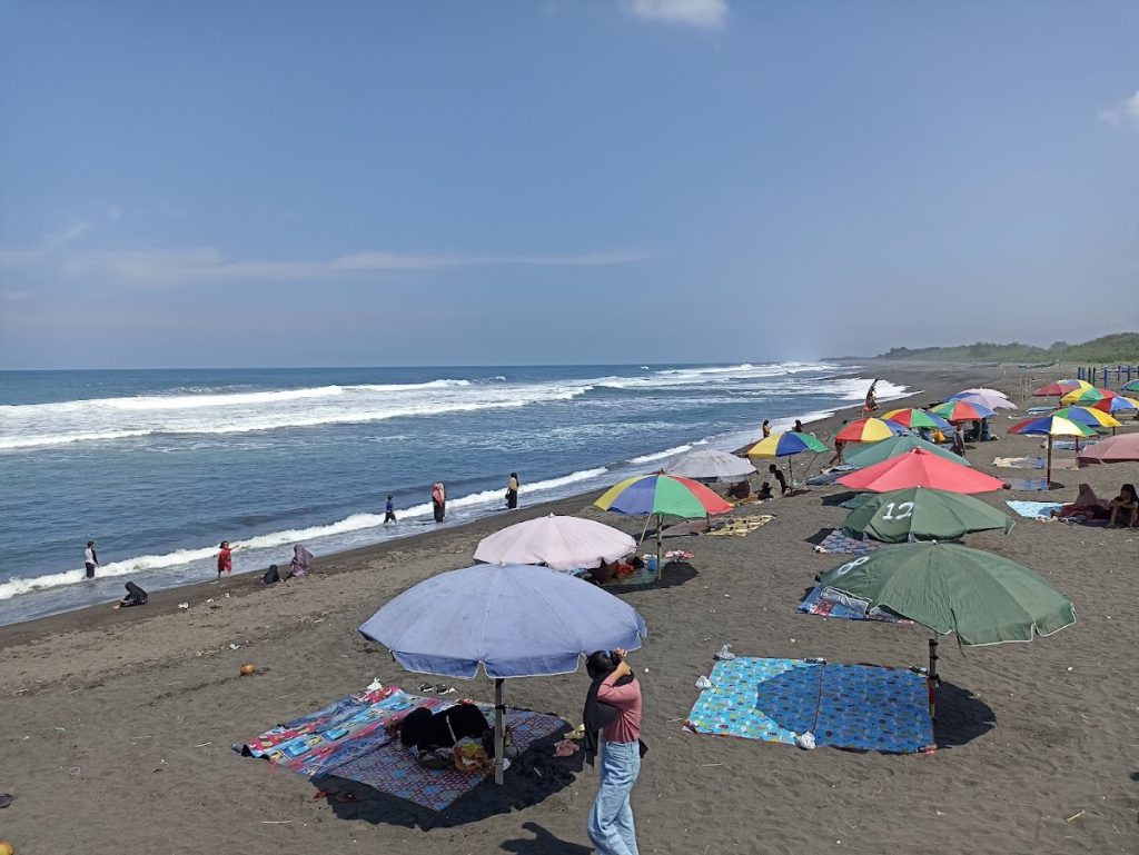 Daya Tarik dan Aktivitas Wisata di Pantai Glagah Daya Tarik dan Aktivitas Wisata di Pantai Glagah