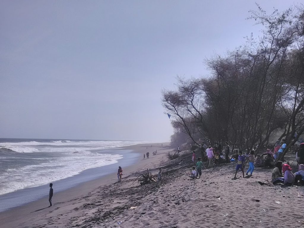 Aktivitas Wisata Menarik di Pantai Goa Cemara Aktivitas Wisata Menarik di Pantai Goa Cemara