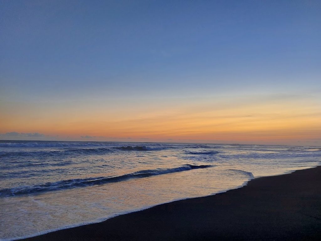 Pantai Goa Cemara: Wisata Eksotis & Konservasi Alam di Bantul Pantai Goa Cemara: Wisata Eksotis & Konservasi Alam di Bantul