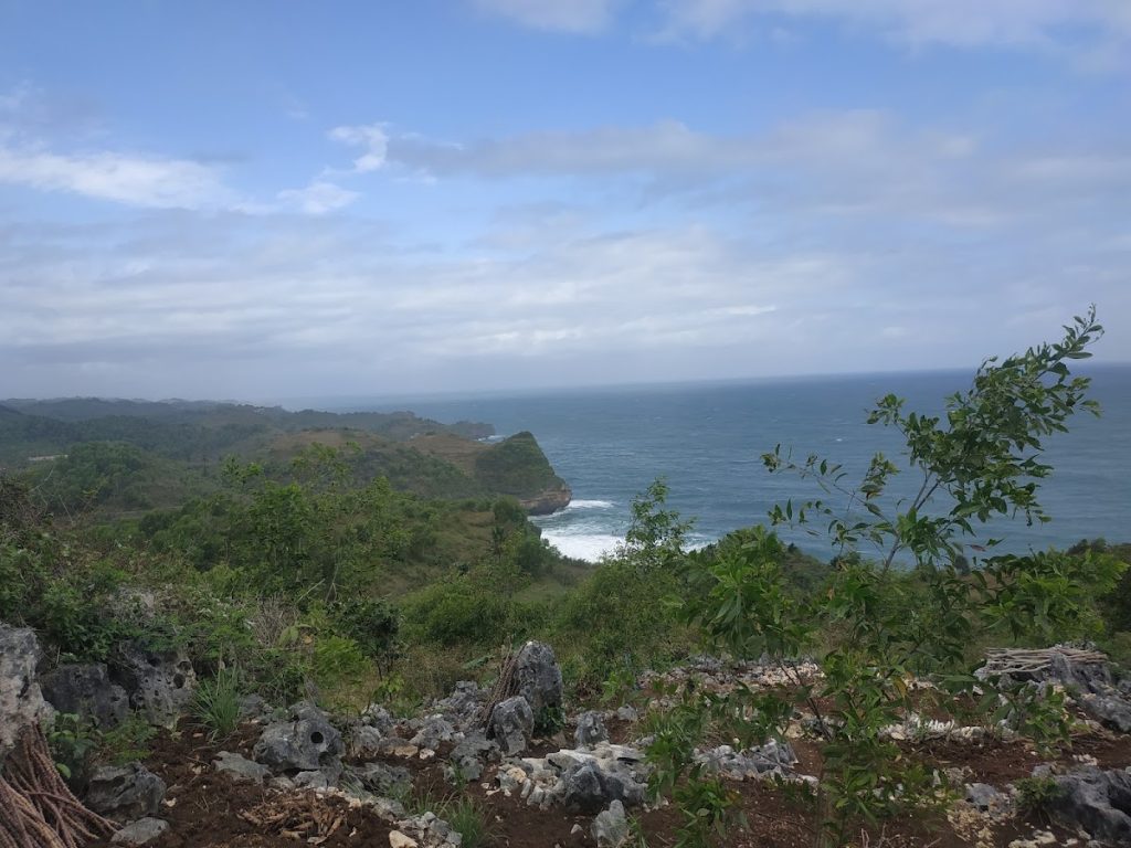 Jalur dan Trek Menuju Pantai: Tantangan yang Mengasyikkan Bagi Pecinta Alam Jalur dan Trek Menuju Pantai: Tantangan yang Mengasyikkan Bagi Pecinta Alam