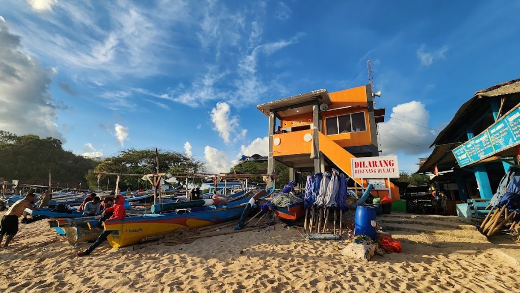 Rute termudah menuju Pantai Drini adalah melalui Jalan Wonosari dari pusat kota Yogyakarta. Rute termudah menuju Pantai Drini adalah melalui Jalan Wonosari dari pusat kota Yogyakarta.