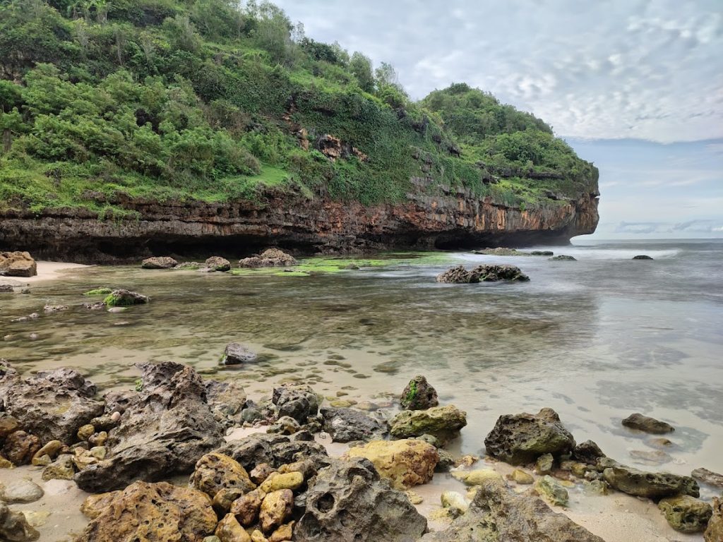 Review Pantai Butuh: Keindahan Tersembunyi di Gunungkidul Review Pantai Butuh: Keindahan Tersembunyi di Gunungkidul