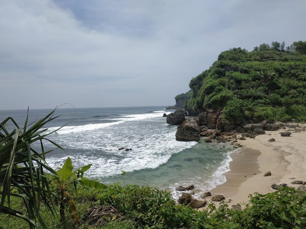 Review Pantai Butuh: Keindahan Tersembunyi di Gunungkidul Review Pantai Butuh: Keindahan Tersembunyi di Gunungkidul