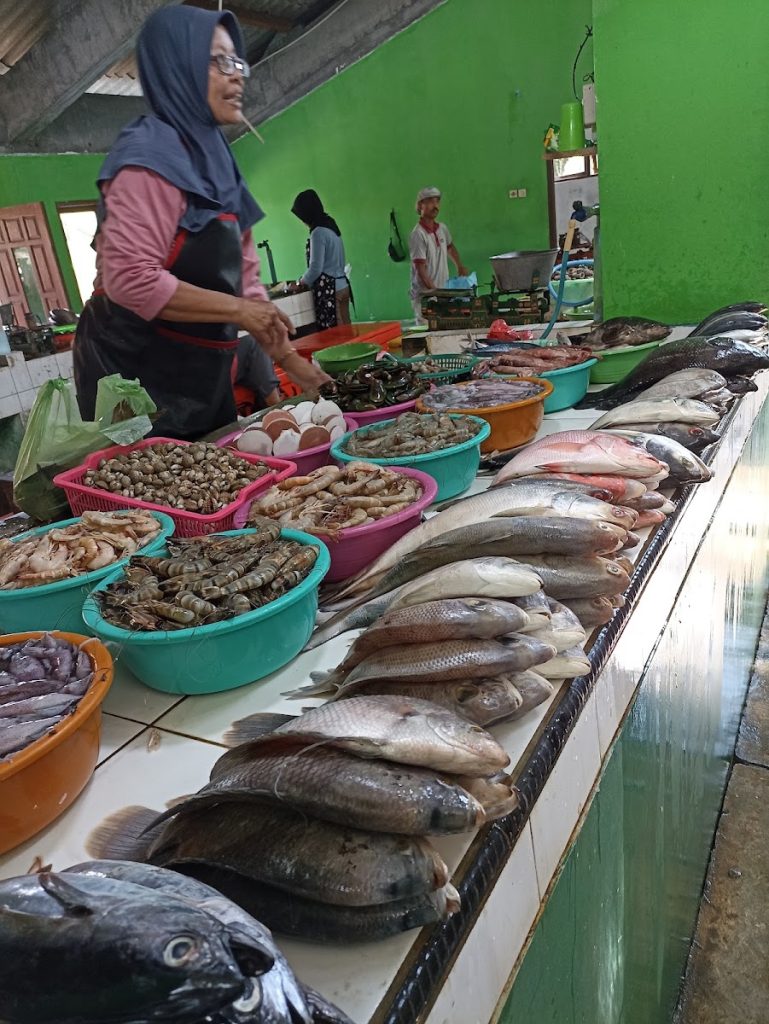 Belanja Ikan di Pasar Tradisional Di Pantai Depok Yogyakarta Belanja Ikan di Pasar Tradisional Di Pantai Depok Yogyakarta