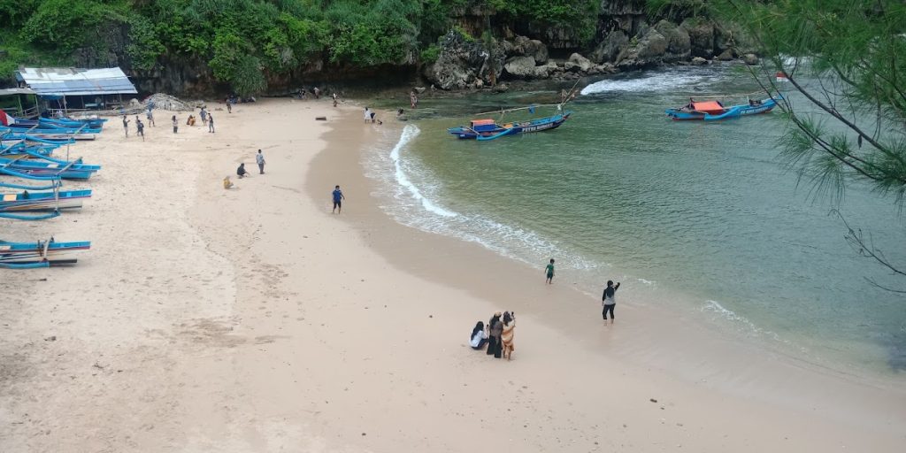 Pantai Gesing, Permata Tersembunyi di Selatan Yogyakarta Pantai Gesing, Permata Tersembunyi di Selatan Yogyakarta