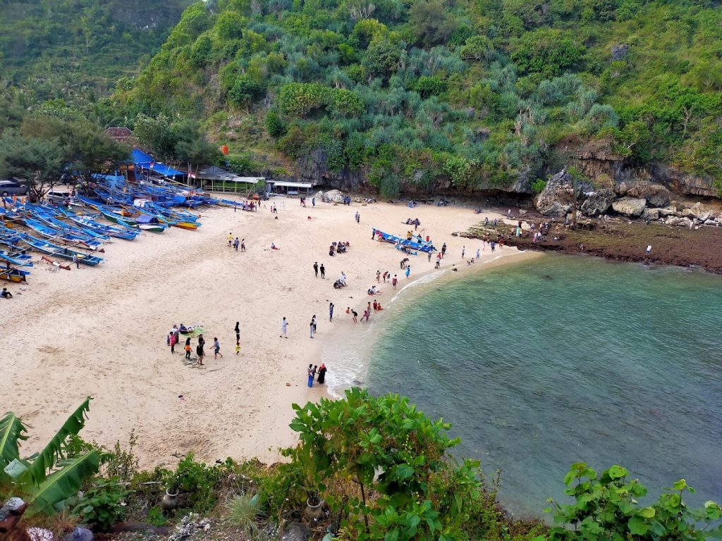 Fasilitas Umum yang Tersedia di Pantai Gesing Fasilitas Umum yang Tersedia di Pantai Gesing