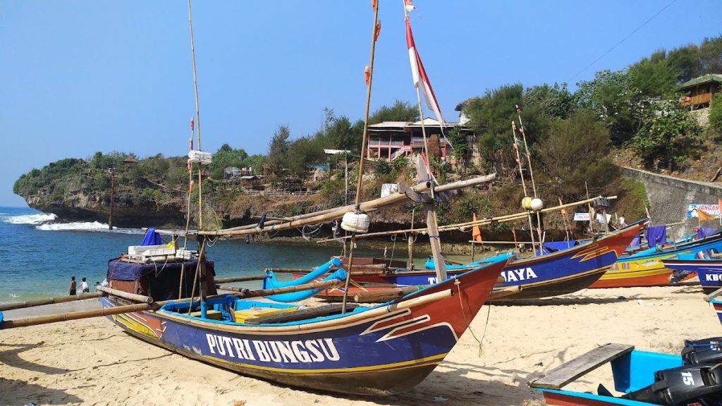 Pantai Gesing menawarkan banyak spot foto yang Instagramable Pantai Gesing menawarkan banyak spot foto yang Instagramable