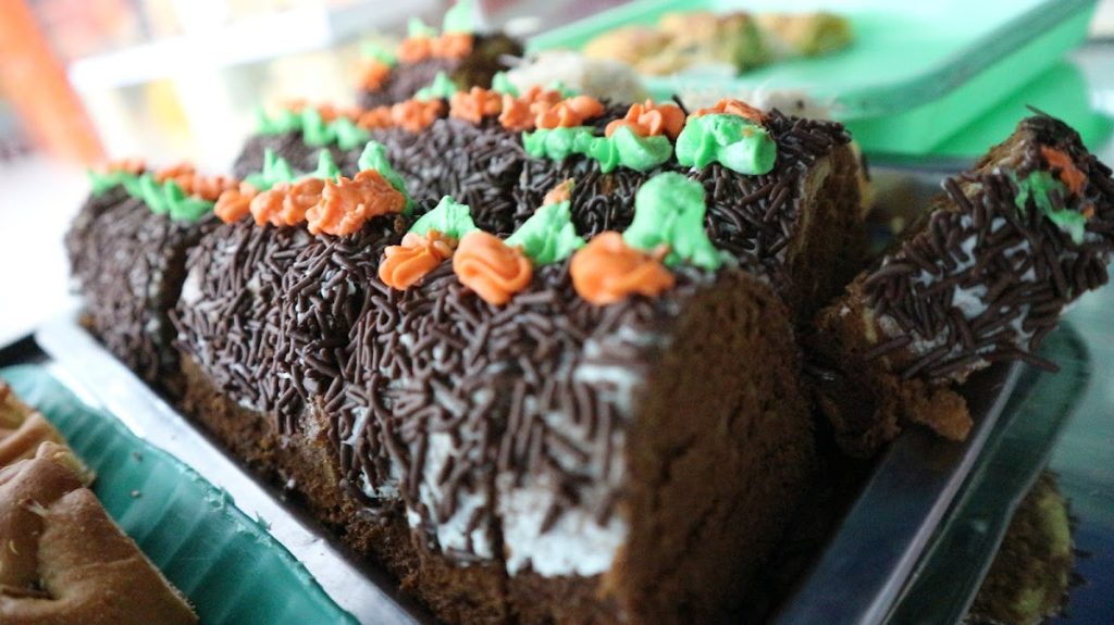 Salah satu daya tarik utama Niela Sary Bakery adalah harga produknya yang ramah di kantong. Salah satu daya tarik utama Niela Sary Bakery adalah harga produknya yang ramah di kantong.
