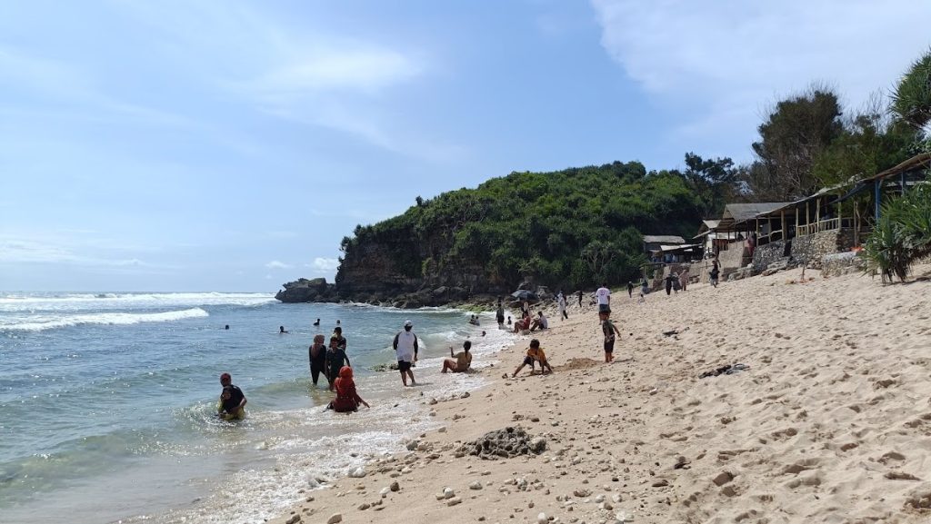 Tips Berkunjung ke Pantai Sepanjang Tips Berkunjung ke Pantai Sepanjang