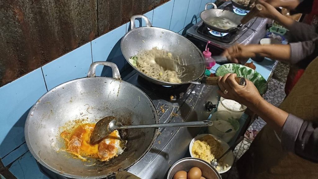 Pengalaman Kuliner yang Autentik & Local Vibe Di Mie Lethek Balungan Mbah Sur Pengalaman Kuliner yang Autentik & Local Vibe Di Mie Lethek Balungan Mbah Sur