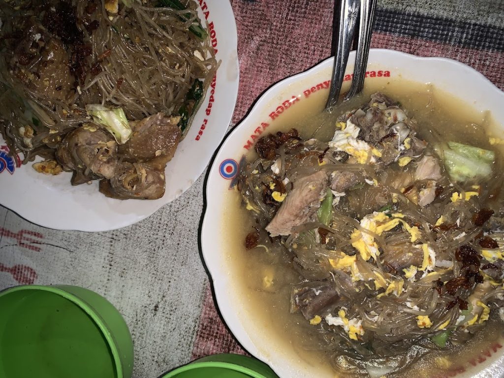 Keunikan & Menu Andalan di Mie Lethek Balungan Mbah Sur Keunikan & Menu Andalan di Mie Lethek Balungan Mbah Sur