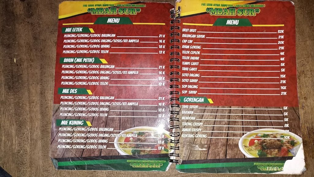 Mie Lethek Balungan Mbah Sur dikenal sebagai kuliner yang sangat ramah di kantong, dengan porsi yang cukup mengenyangkan. Mie Lethek Balungan Mbah Sur dikenal sebagai kuliner yang sangat ramah di kantong, dengan porsi yang cukup mengenyangkan.