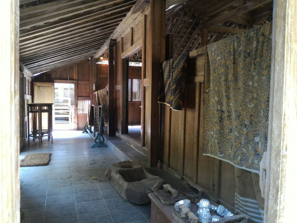 Museum Lingkungan Batik Joglo Cipto Wening — Sejarah, Koleksi, Lokasi & Tips Berkunjung Museum Lingkungan Batik Joglo Cipto Wening — Sejarah, Koleksi, Lokasi & Tips Berkunjung
