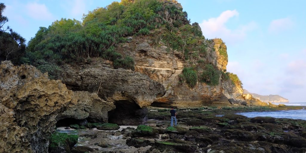 Panduan Lengkap Pantai Kajar Gunungkidul — Wisata Alam Tersembunyi & Akses, Tips & Aktivitas Panduan Lengkap Pantai Kajar Gunungkidul — Wisata Alam Tersembunyi & Akses, Tips & Aktivitas