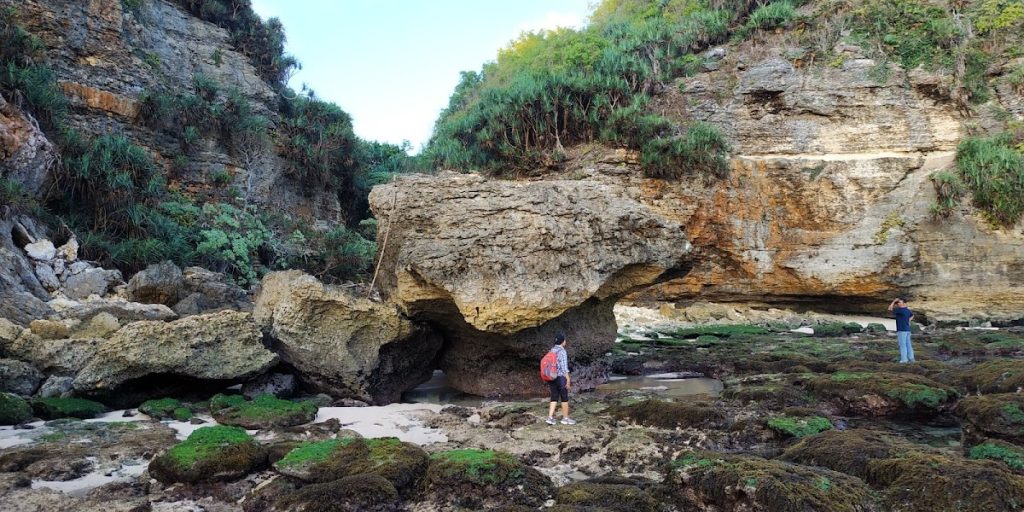 Panduan Lengkap Pantai Kajar Gunungkidul — Wisata Alam Tersembunyi & Akses, Tips & Aktivitas Panduan Lengkap Pantai Kajar Gunungkidul — Wisata Alam Tersembunyi & Akses, Tips & Aktivitas
