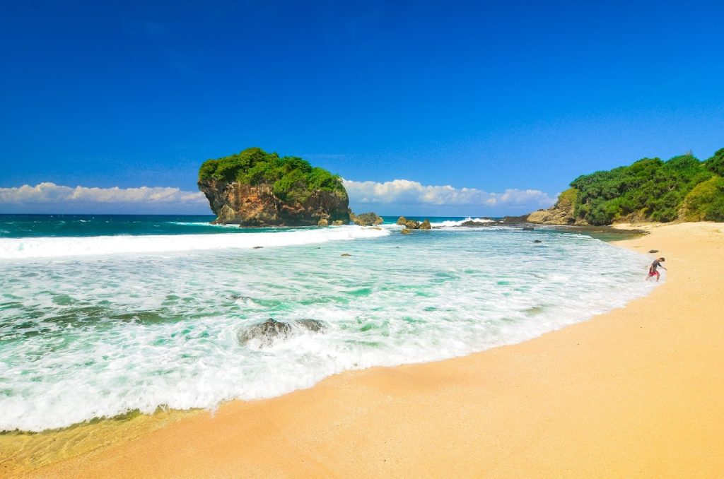 Tips Berkunjung ke Pantai Jungwok Tips Berkunjung ke Pantai Jungwok