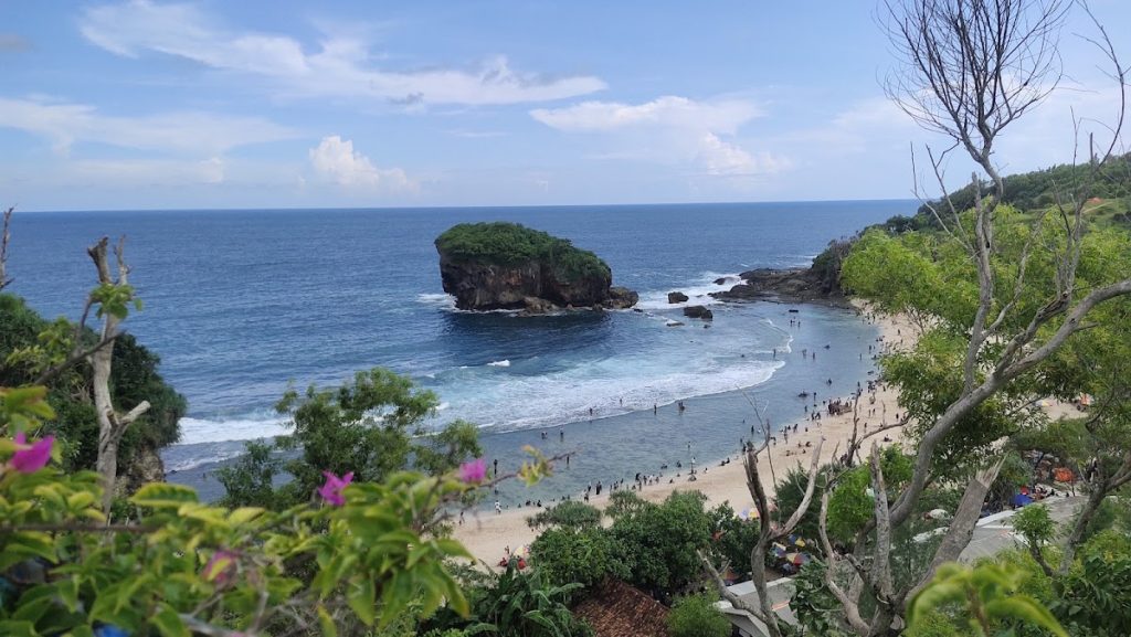 Panduan Wisata Pantai Jungwok Gunungkidul — Hidden Gem Pantai Tersembunyi, Akses, Harga & Aktivitas Panduan Wisata Pantai Jungwok Gunungkidul — Hidden Gem Pantai Tersembunyi, Akses, Harga & Aktivitas