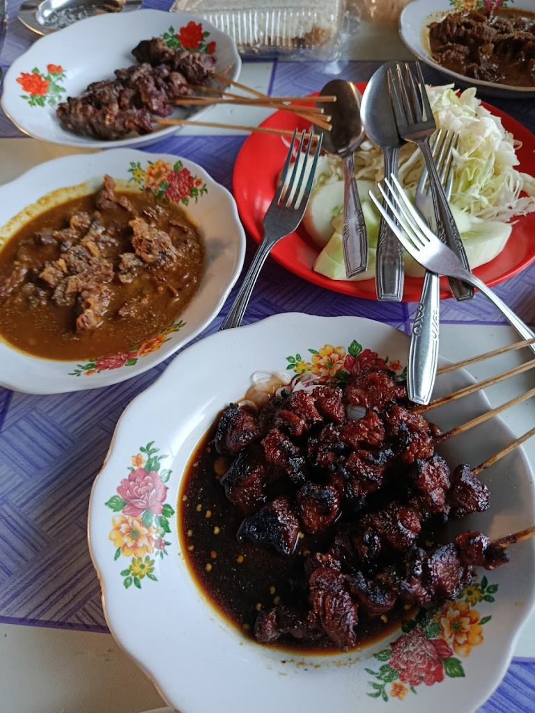 Cita Rasa & Review Sate Kambing Pak Turut — Apa yang Membuatnya Spesial? Cita Rasa & Review Sate Kambing Pak Turut — Apa yang Membuatnya Spesial?