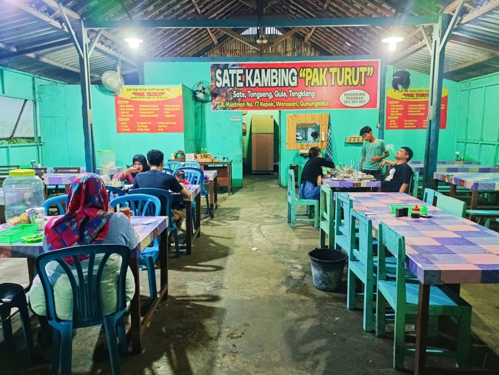 Pengalaman Memakan Sate di Sate Kambing Pak Turut Pengalaman Memakan Sate di Sate Kambing Pak Turut