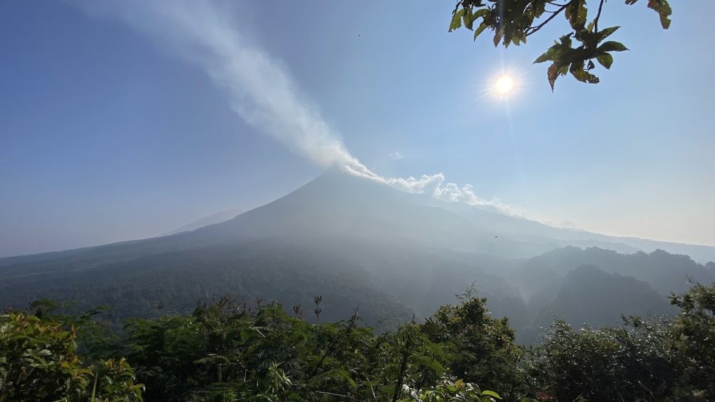 Bukit Turgo Sleman menawarkan pengalaman wisata yang berbeda dari sekadar puncak bukit biasa. Bukit Turgo Sleman menawarkan pengalaman wisata yang berbeda dari sekadar puncak bukit biasa.