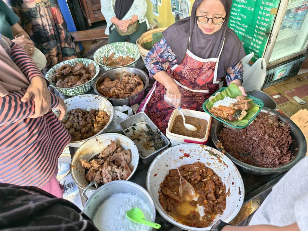 Sejarah dan Latar Belakang Gudeg Mbah Lindu Sejarah dan Latar Belakang Gudeg Mbah Lindu