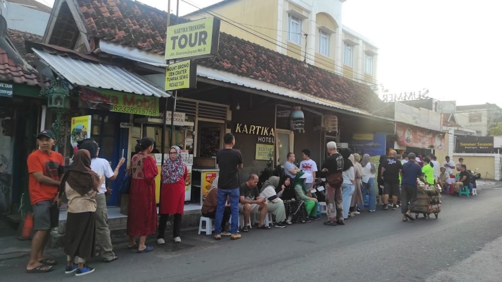 Pengalaman Makan di Gudeg Mbah Lindu Pengalaman Makan di Gudeg Mbah Lindu
