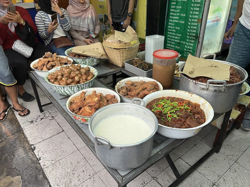 Menu dan Harga di Gudeg Mbah Lindu Menu dan Harga di Gudeg Mbah Lindu