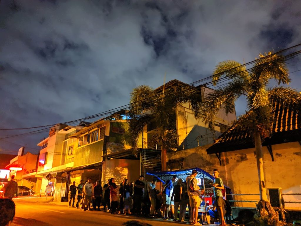 Gudeg Mercon Bu Tinah Jogja: Ikon Kuliner Malam dengan Rasa Pedas yang Mendunia Gudeg Mercon Bu Tinah Jogja: Ikon Kuliner Malam dengan Rasa Pedas yang Mendunia