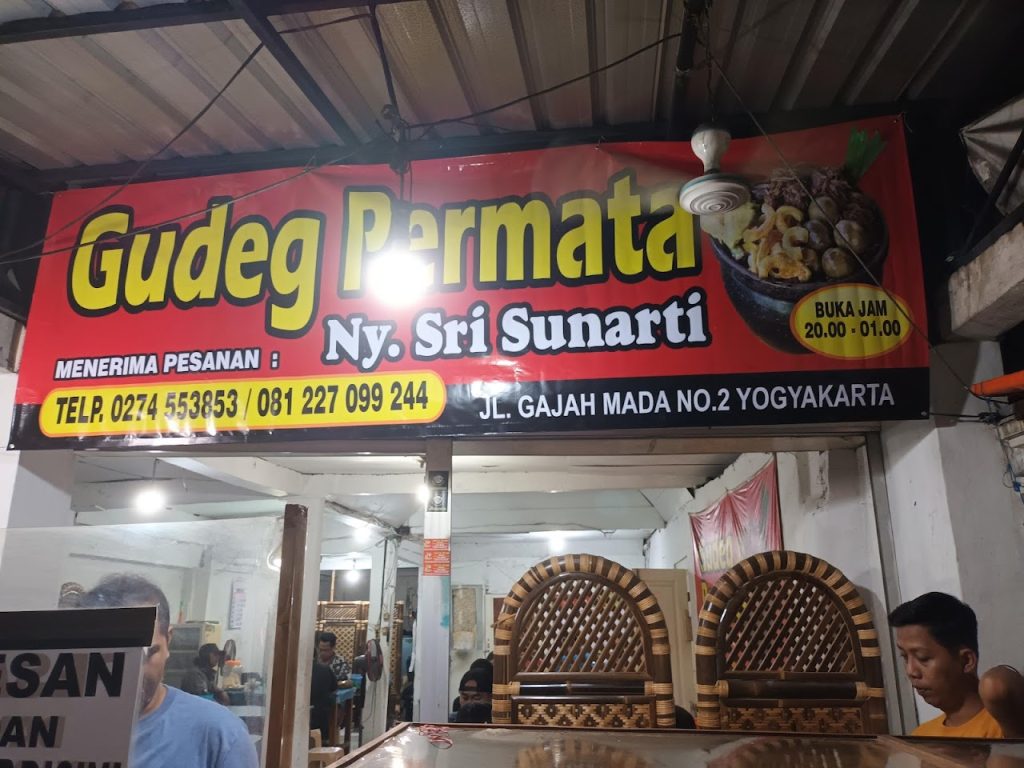 Gudeg Permata Bu Narti, Jogja: Legenda Gudeg Malam yang Otentik dan Mengundang Selera Gudeg Permata Bu Narti, Jogja: Legenda Gudeg Malam yang Otentik dan Mengundang Selera