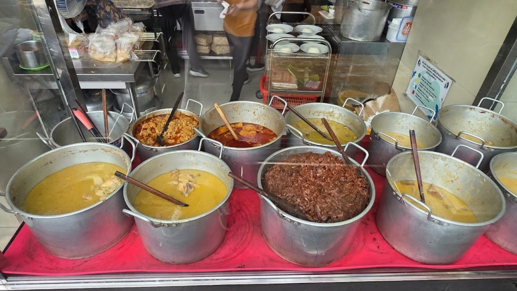 Berdasarkan berbagai ulasan dari Google Review, Tripadvisor, dan media sosial, berikut rangkuman pengalaman pengunjung Gudeg Sagan Berdasarkan berbagai ulasan dari Google Review, Tripadvisor, dan media sosial, berikut rangkuman pengalaman pengunjung Gudeg Sagan